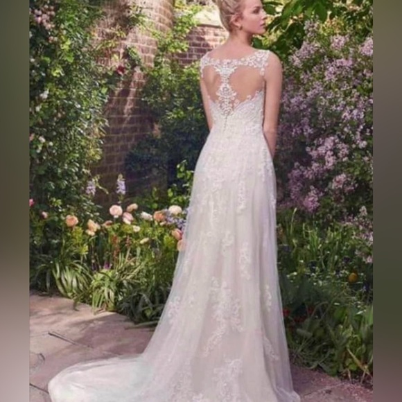 Beautiful Ivory Wedding dress - Picture 5 of 8